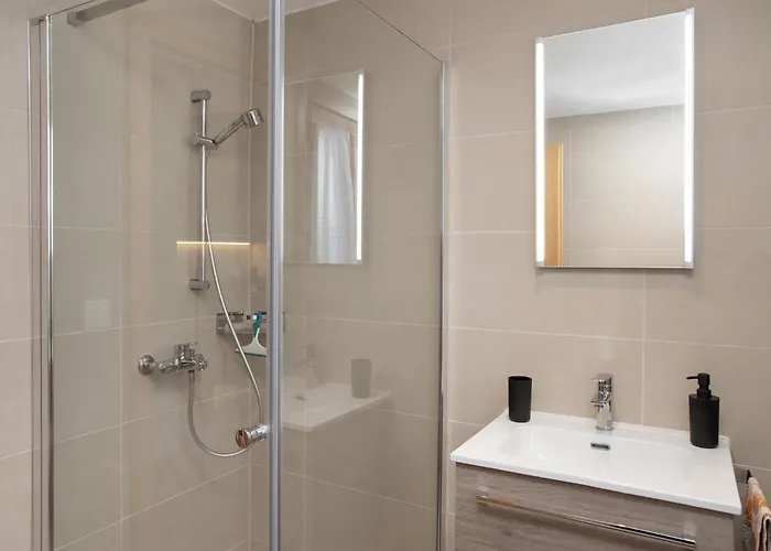 Meleze 1967 By Interhome * 奥瓦伦纳茨